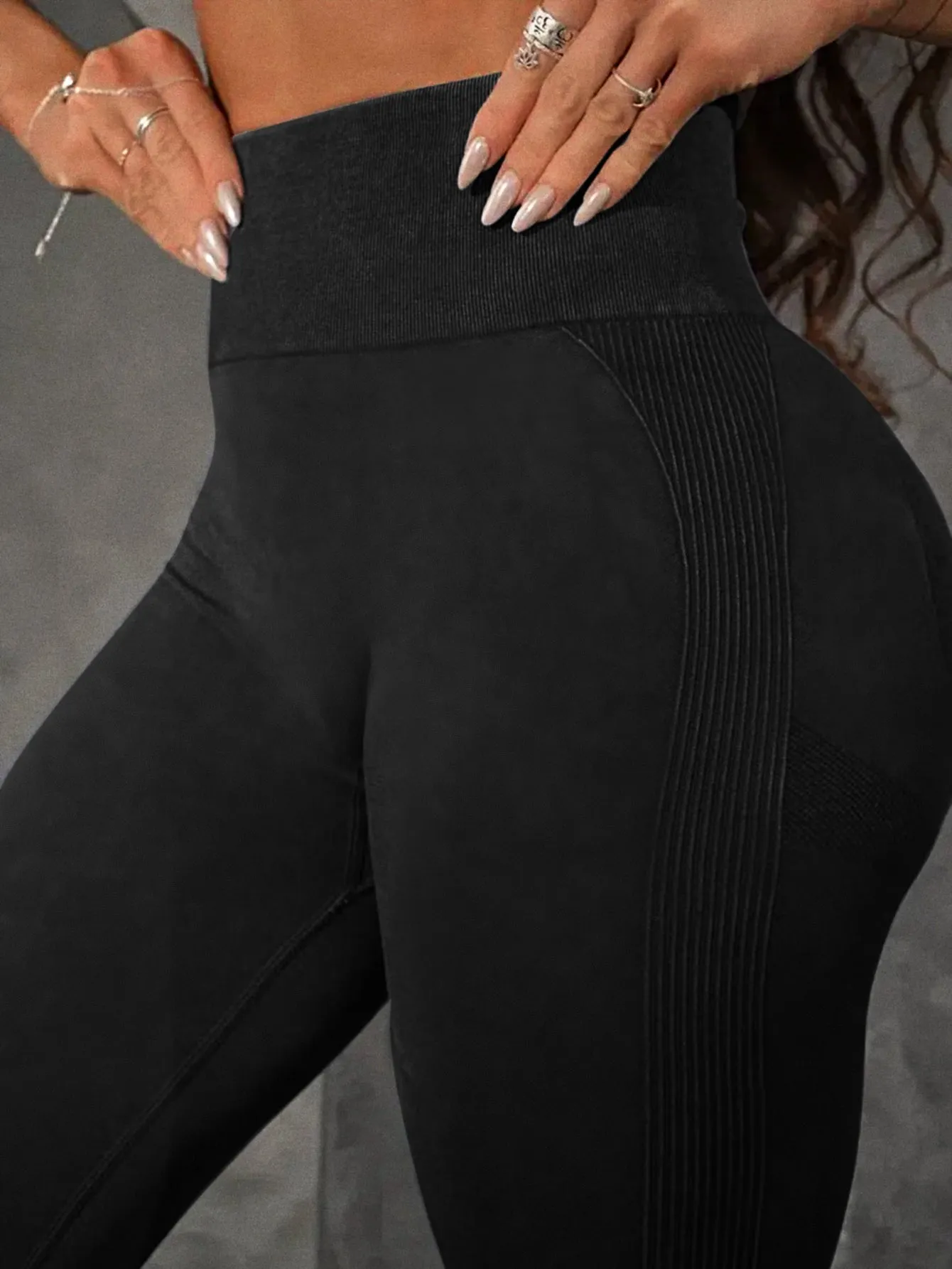 High Waist Side-Ribbed Smile Line Contour Leggings